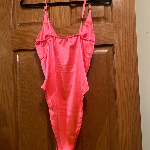 Neon Pink Body suit. Size 4, stretchy material. Brand new, never worn. - Picture 3 of 3